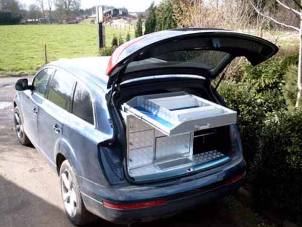 Audi Q 7 Mobieteek met bovenopliggende lade