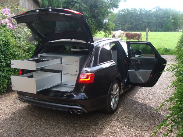 Audi S 6 , Mobieteek 5 laden