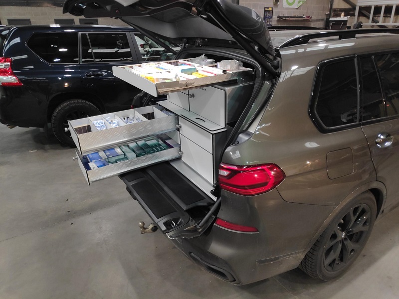 autoinrichting dierenarts bmw x7 trapsgewijs +bovenopliggende lade