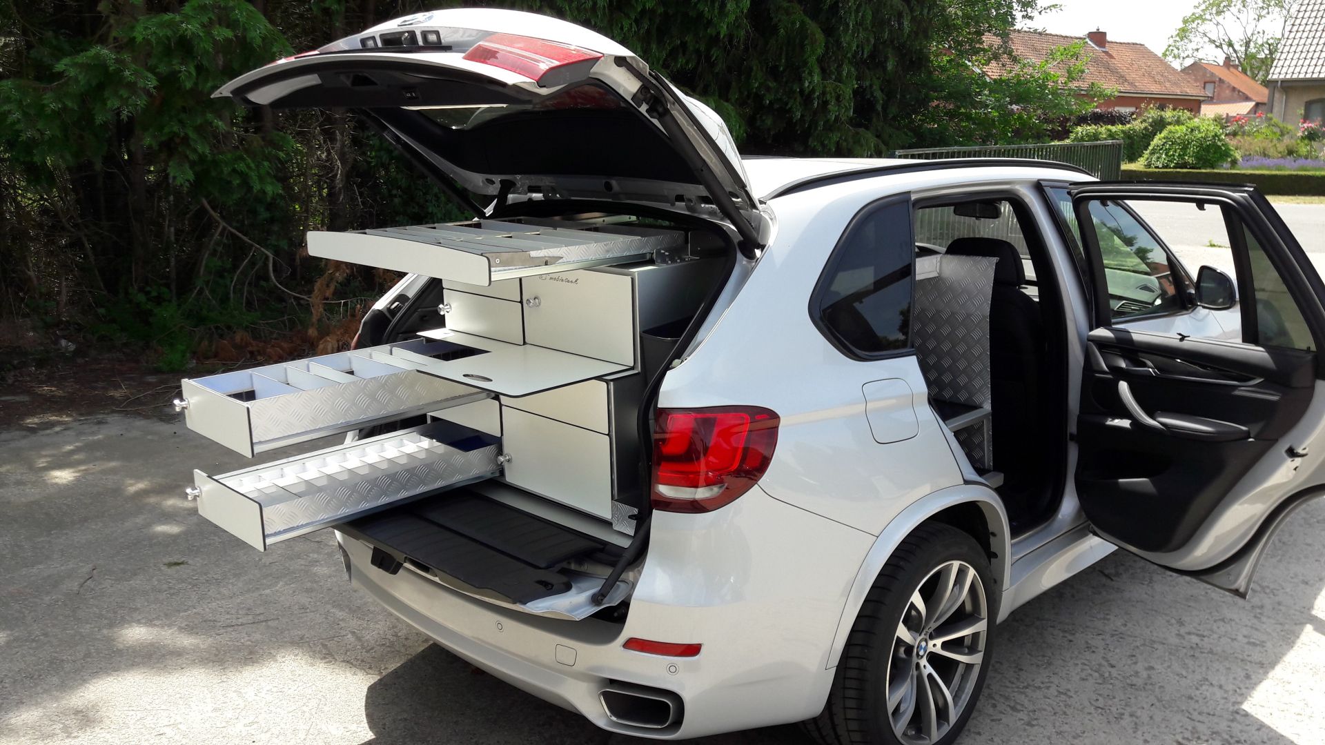 bmw X5 autoapotheek gekoeld 8-laden en bovenopliggende lade 1920