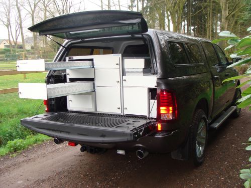 Dodge Ram Mobieteek 7 laden, aangevuld met laden naast de kast