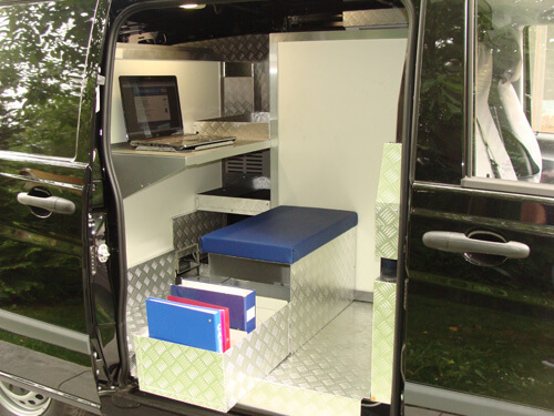 Mercedes Vito Bureau inrichting in de rechter schuifdeur