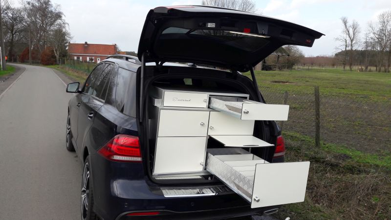 autoinrichting dierenarts mercedes GLC 5 plaatsen bruikbaar