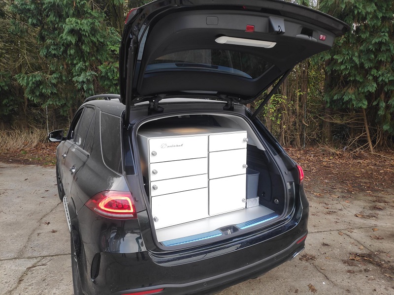 autoinrichting mercedes GLE overplaatsing van 5 jaar oude kast
