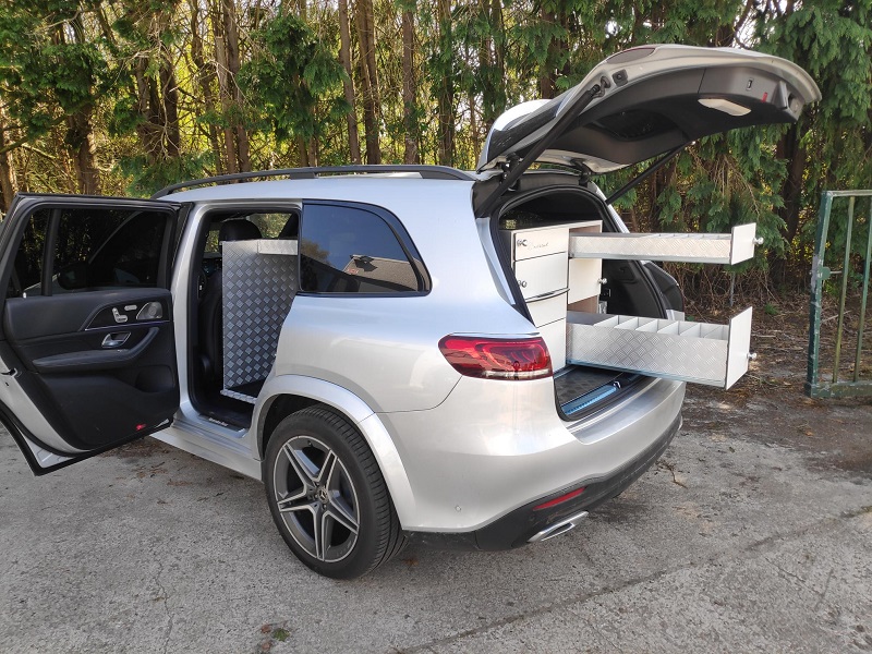 autoinrichting mercedes GLS met 7 ladenkast waarvan 1 gekoeld