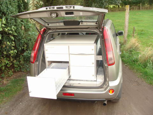 Nissan X-Trail Mobieteek 6 laden + schrijftablet