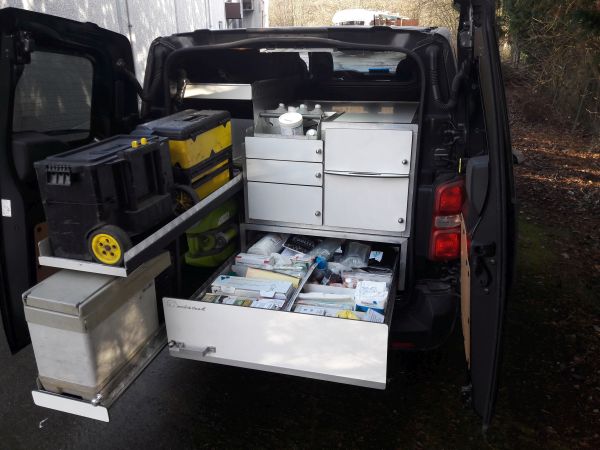 bedrijfswageninrichting dierenarts peugeot expert overplaatsing met nieuw grote lade