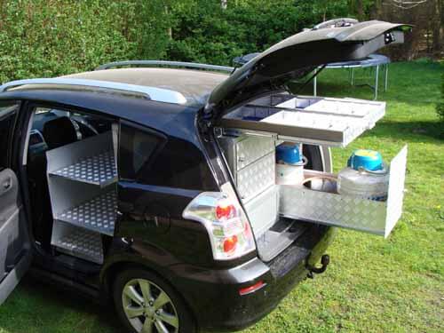 Toyota Corolla Verso, bovenopliggende lade