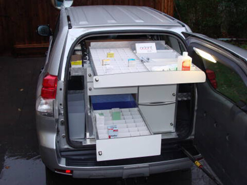 Toyota Landcruiser met bovenopliggende lade