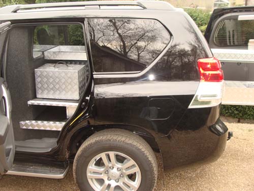 Toyota Landcruiser, inrichting tussen kist en bestuurder