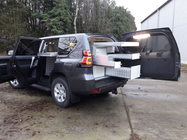 bedrijfswageninrichting dierenarts toyota landcruiser