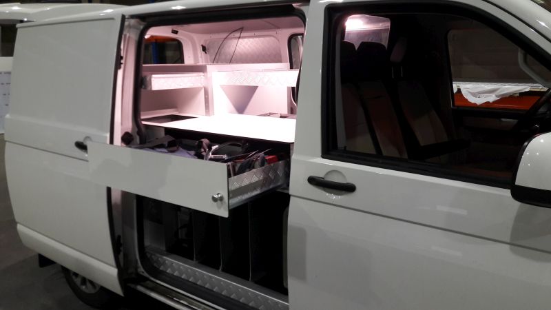 autoinrichting bureau met lade