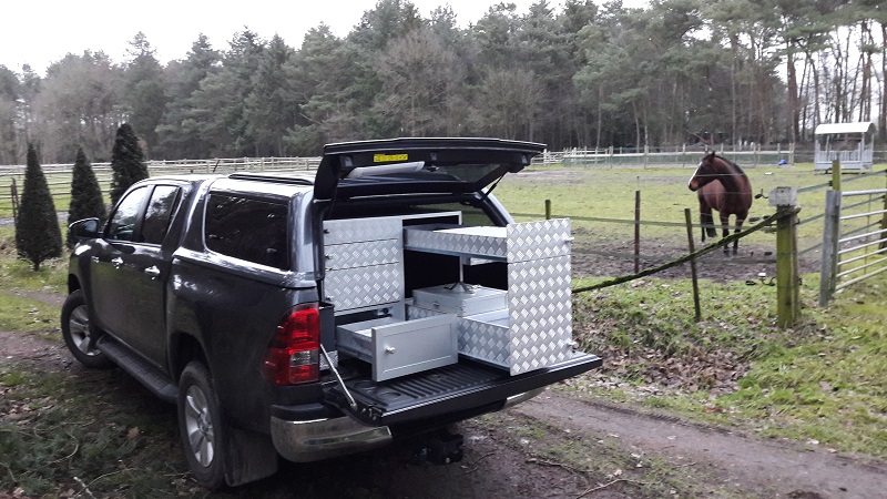 autoinrichting volkswagen amarok ladekast met grote lade voor KI container