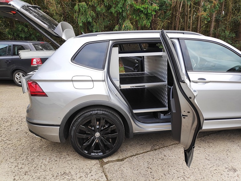autoinrichting volkswagen tiguan met zicht in de zijdeur